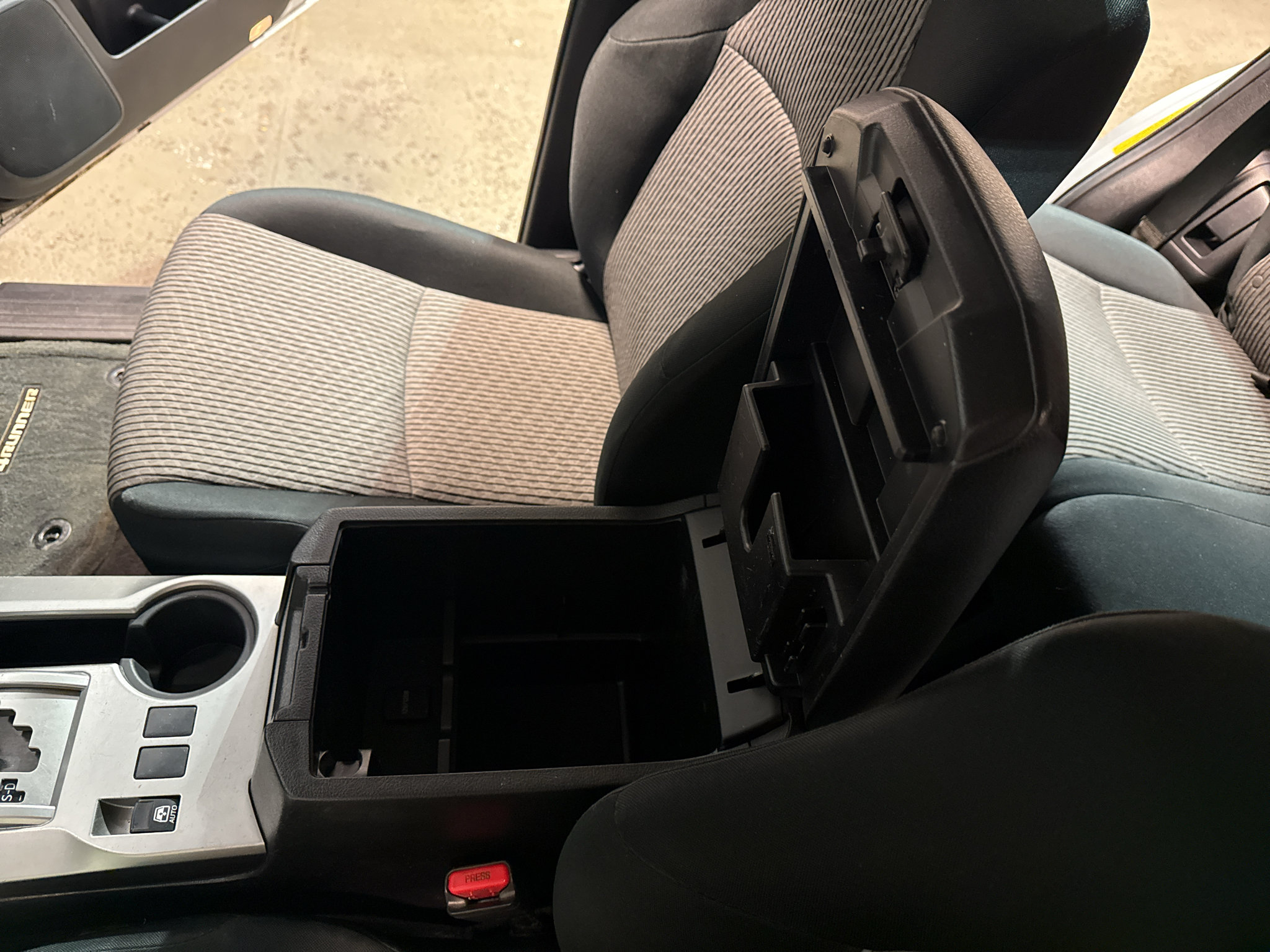 Used 2015 Toyota 4Runner SR5 AWD/4WD image 21