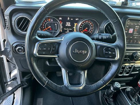 Used 2018 Jeep Wrangler Unlimited Sahara image 16