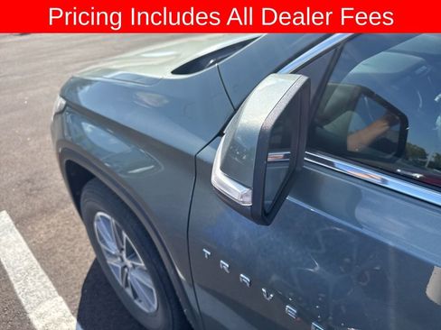 Used 2023 Chevrolet Traverse LT FWD image 8