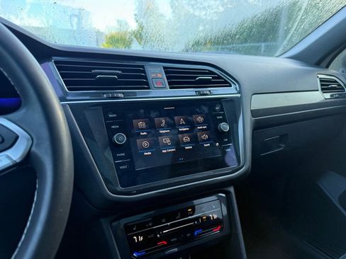 Used 2023 Volkswagen Tiguan SE R-Line image 24