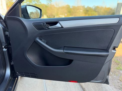 Used 2016 Volkswagen Jetta SE image 35