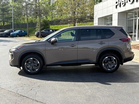 Used 2024 Nissan Rogue SV AWD/4WD image 5