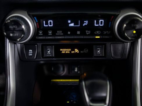 Used 2019 Toyota RAV4 Limited image 29