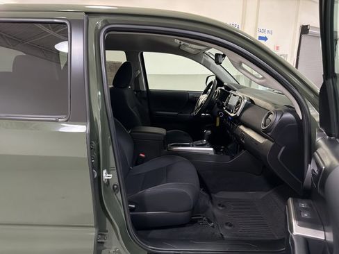Used 2022 Toyota Tacoma SR5 w/ Trail Edition image 36