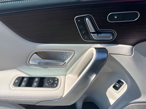 Used 2025 Mercedes-Benz CLA 250 4MATIC image 26