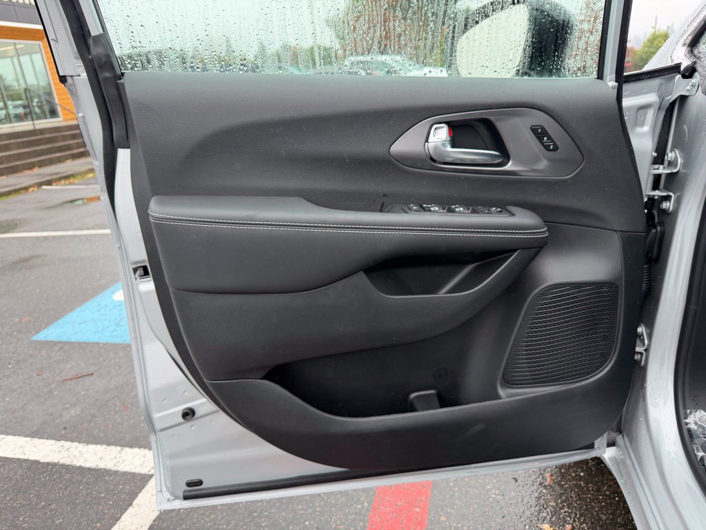 New 2026 Chrysler Pacifica Select FWD image 12