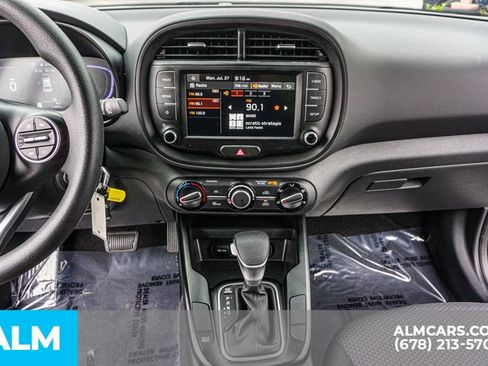 Used 2025 Kia Soul LX w/ LX Technology Package FWD image 38