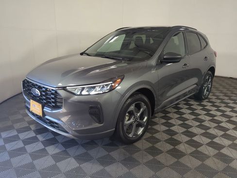Used 2023 Ford Escape ST-Line w/ Tech Pack #1 AWD/4WD image 5