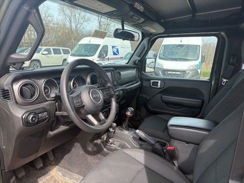 Used 2021 Jeep Wrangler Sport image 5