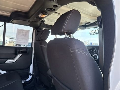 Used 2015 Jeep Wrangler Unlimited Sahara w/ Max Tow Package AWD/4WD image 42