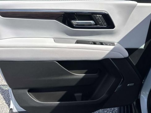 New 2026 Chevrolet Suburban Premier RWD image 20