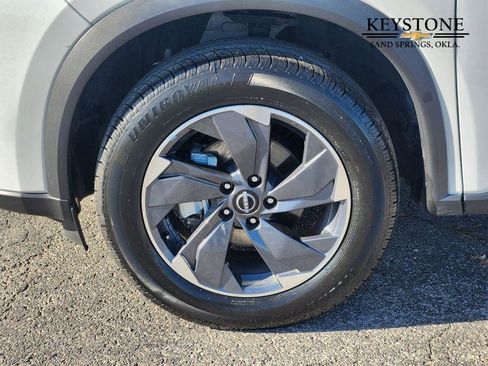 Used 2024 Nissan Rogue SV image 12
