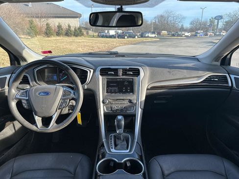 Used 2016 Ford Fusion SE w/ Equipment Group 202A image 5