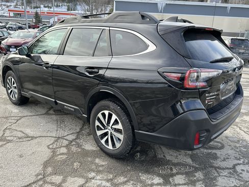 Used 2020 Subaru Outback Premium image 5