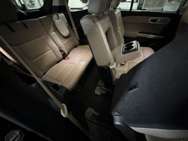 Used 2023 Ford Explorer Limited AWD/4WD image 18