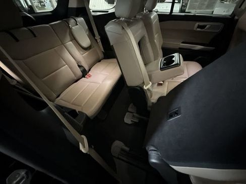 Used 2023 Ford Explorer Limited AWD/4WD image 18