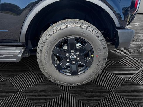 New 2025 Ford Bronco Outer Banks w/ Black Appearance Package image 9