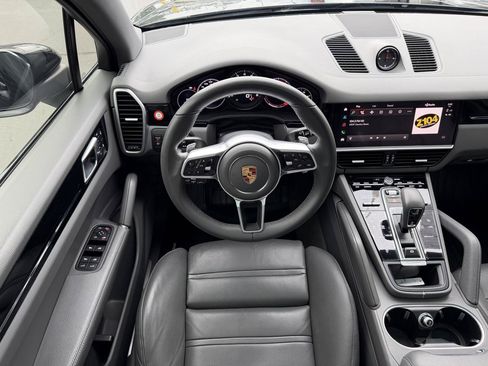 Used 2023 Porsche Cayenne w/ Premium Package AWD/4WD image 5