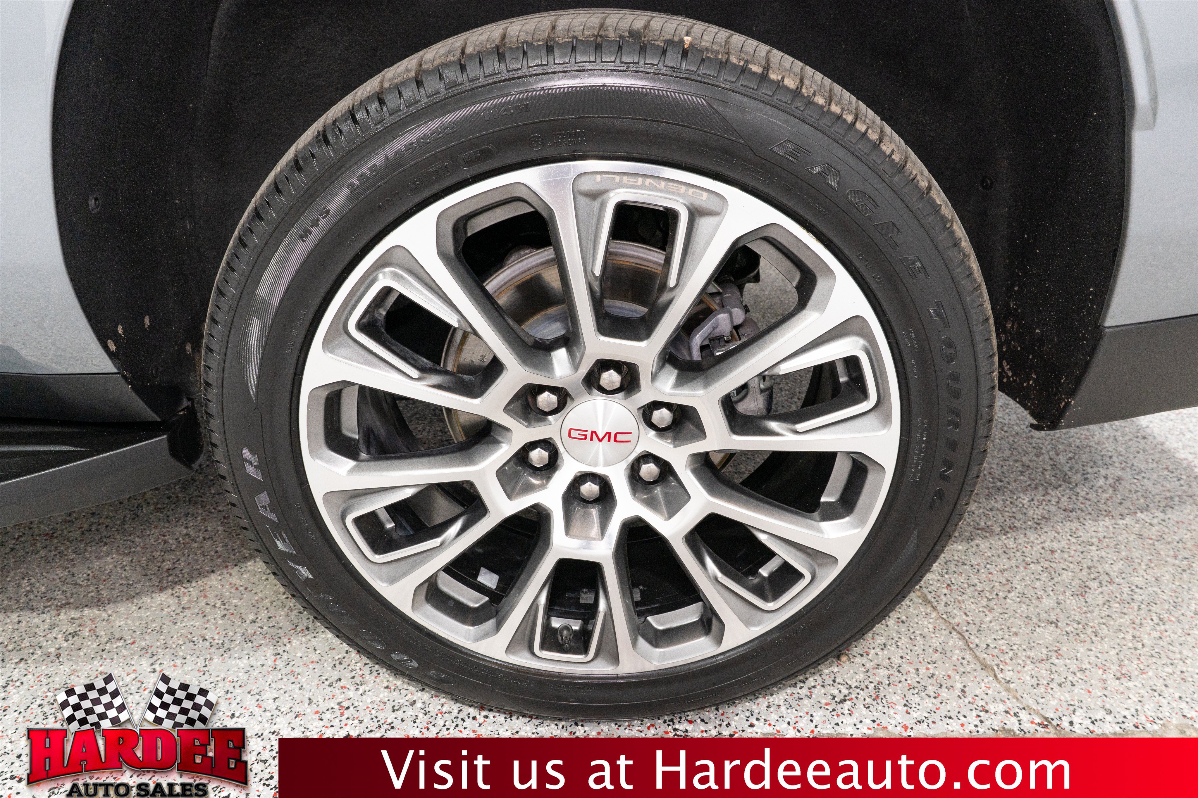 Used 2025 GMC Yukon XL Denali AWD/4WD image 9