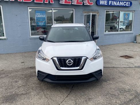 Used 2018 Nissan Kicks S image 2