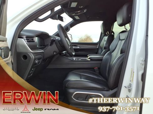 Certified 2024 Jeep Wagoneer L Series II w/ Flexible Seating Group image 13