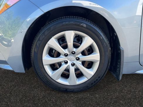 Used 2020 Toyota Corolla LE FWD image 12