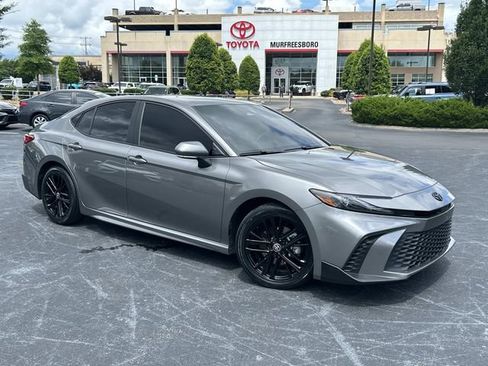 Used 2025 Toyota Camry SE FWD image 2