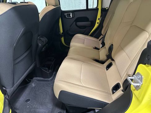 Used 2023 Jeep Gladiator Sport AWD/4WD image 46