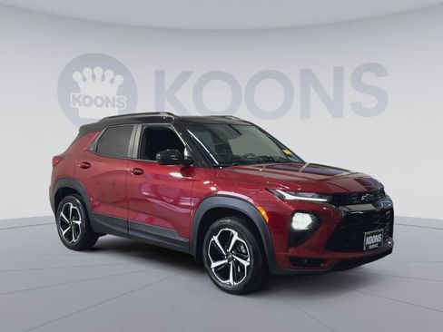 Used 2023 Chevrolet TrailBlazer RS w/ Sun and Liftgate Package AWD/4WD image 2