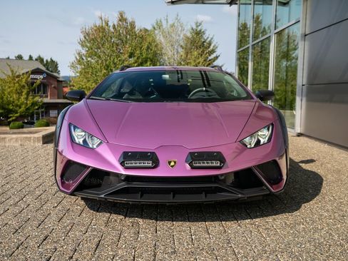 Used 2024 Lamborghini Huracan Sterrato image 3