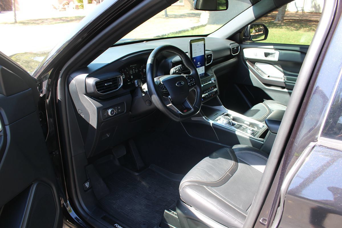 Used 2020 Ford Explorer ST w/ Premium Technology Package AWD/4WD image 7