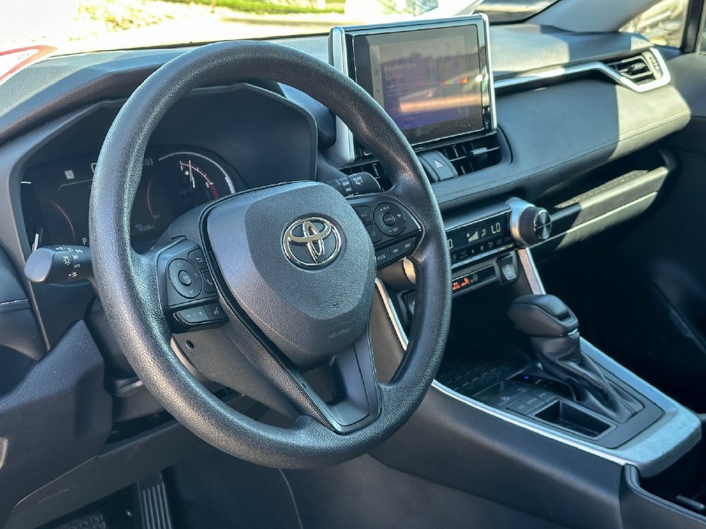Used 2025 Toyota RAV4 XLE FWD image 12
