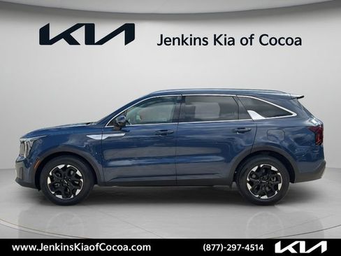 Used 2024 Kia Sorento S w/ Panoramic Sunroof Package FWD image 9