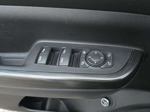 Used 2022 GMC Acadia SLT w/ Elevation Edition FWD image 28
