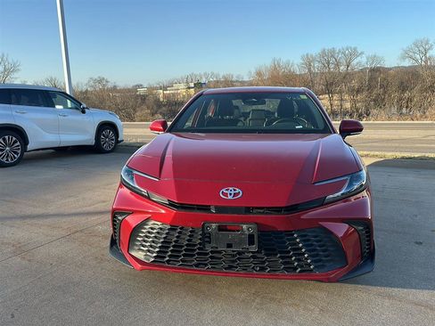 Used 2025 Toyota Camry SE image 15