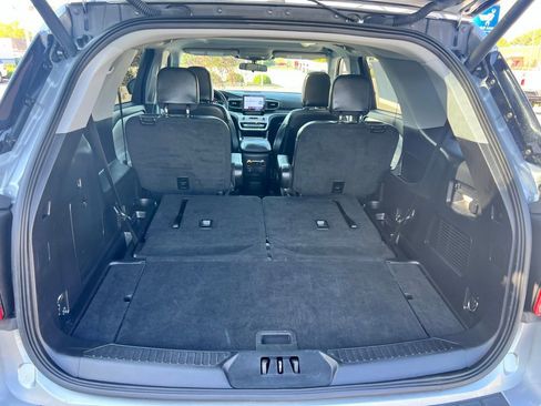 Used 2022 Ford Explorer XLT w/ Equipment Group 202A image 30