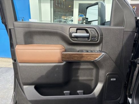 Used 2022 Chevrolet Silverado 2500 High Country w/ Safety Package II image 11