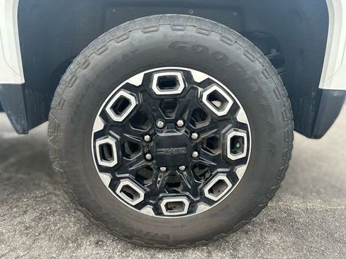 Used 2024 GMC Sierra 3500 Denali Ultimate AWD/4WD image 10