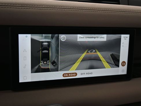 Used 2023 Land Rover Defender 110 X-Dynamic SE image 16