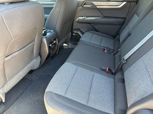 Used 2025 GMC Acadia Elevation image 16