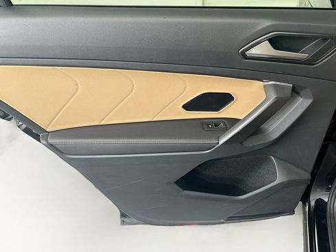 Used 2023 Volkswagen Tiguan SE w/ Panoramic Sunroof Package FWD image 25