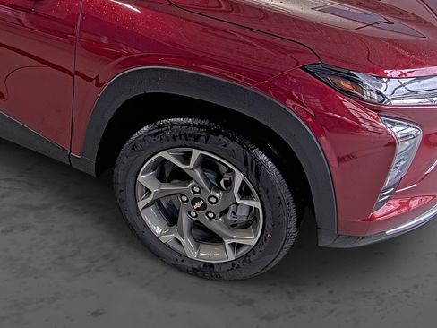 Used 2025 Chevrolet Trax LT w/ Driver Confidence Package image 16