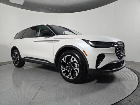 New 2026 Lincoln Nautilus Premier image 2