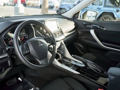 Used 2022 Mitsubishi Eclipse Cross ES image 2