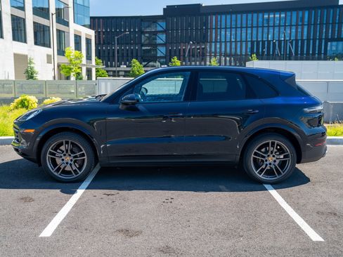 Certified 2023 Porsche Cayenne AWD/4WD image 2