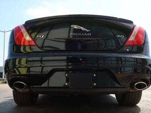 Used 2016 Jaguar XJ R-Sport image 10