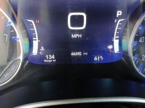 Used 2024 Chrysler Pacifica Touring-L FWD image 39
