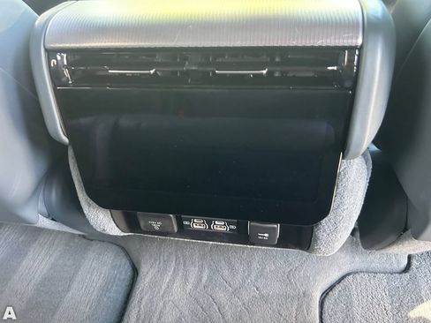 Certified 2022 Jeep Grand Wagoneer Series III w/ Flexible Seating Group AWD/4WD image 16