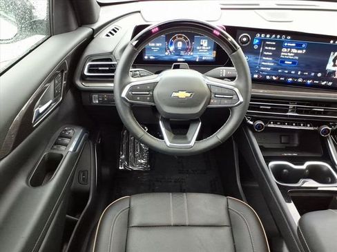 Used 2025 Chevrolet Traverse High Country FWD image 18