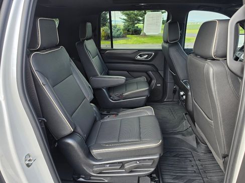 Used 2023 GMC Yukon XL SLT w/ SLT Luxury Package AWD/4WD image 26